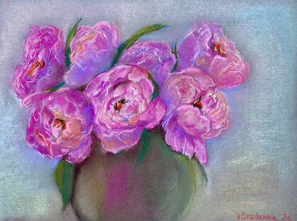 Розовые пионы в вазе