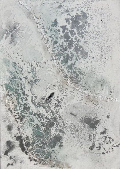 "Серебряная Спокойствие в Зеленых Оттенках"