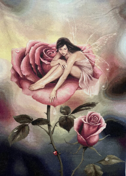Фея на розе
