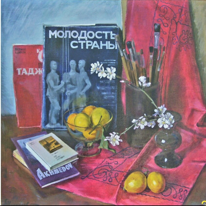 Натюрморт с цветущей веткой миндаля