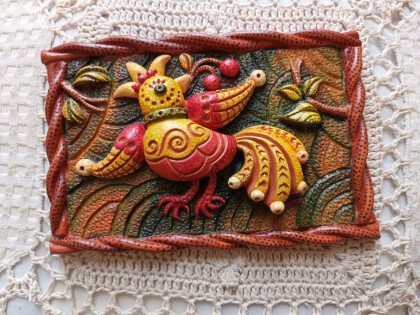 Птичка с ягодкой