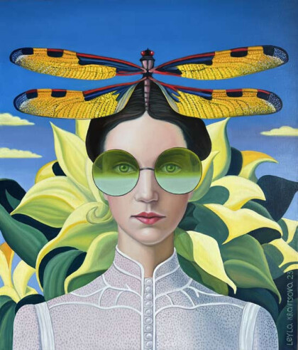 Девушка со стрекозой