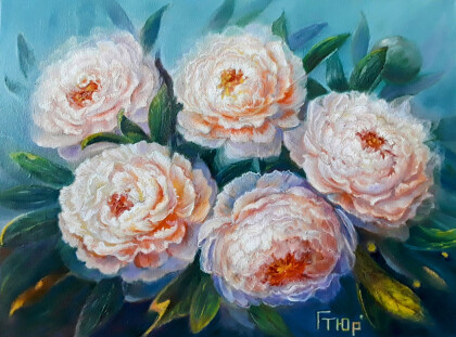 Кремовые пионы
