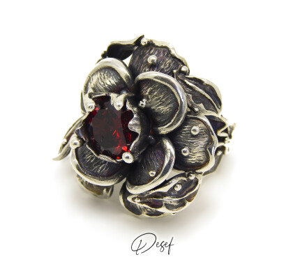 Кольцо гранатовый цвет