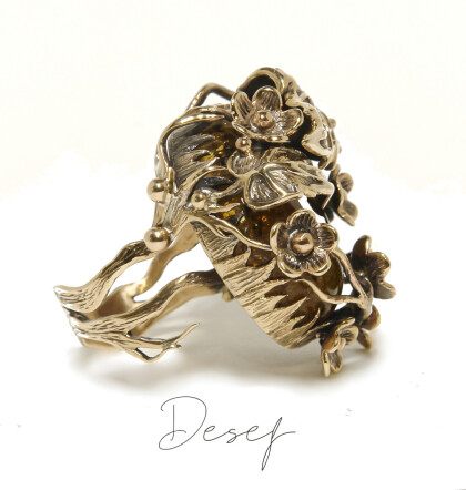 Кольцо саккура с янтарем