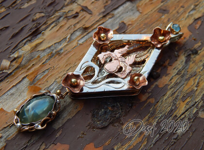 Кулон ирисы