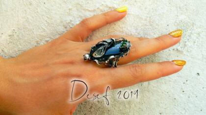 Кольцо лилия с черным опсидианом