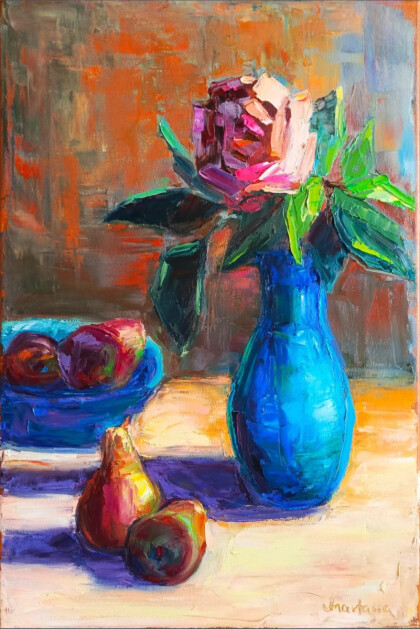 Красная роза в синей вазе