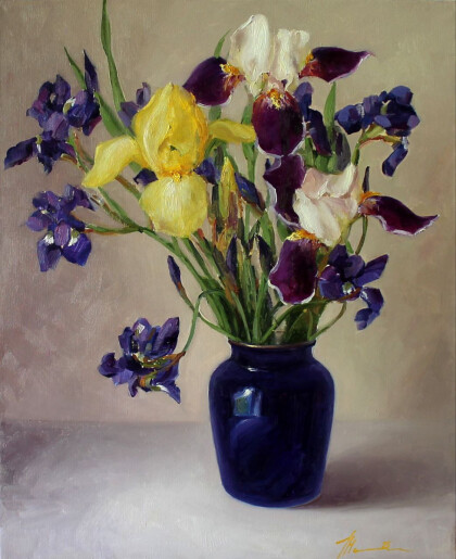 Ирисы в синей вазе