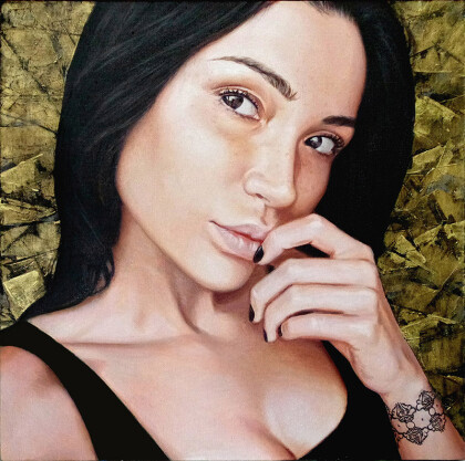 Женский портрет на золотом фоне