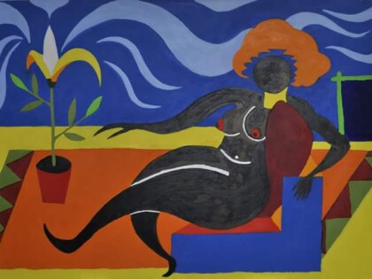 Женщина на диване