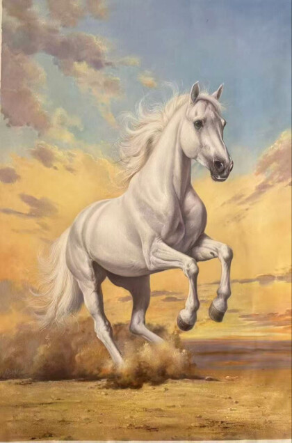 Белый дух степи: конь на фоне золотого неба