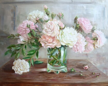 Розы в стеклянном стакане