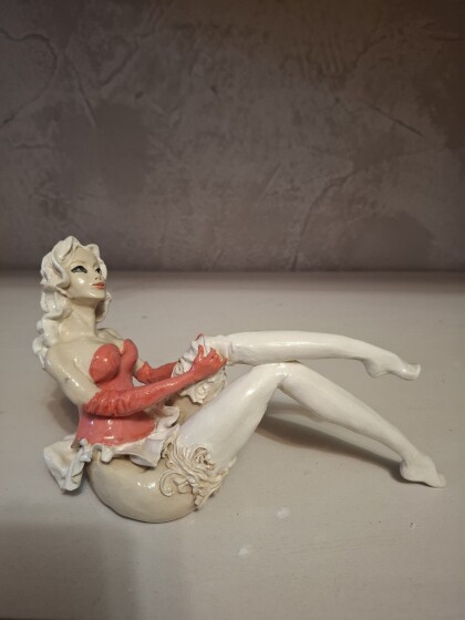 Девушка в чулках